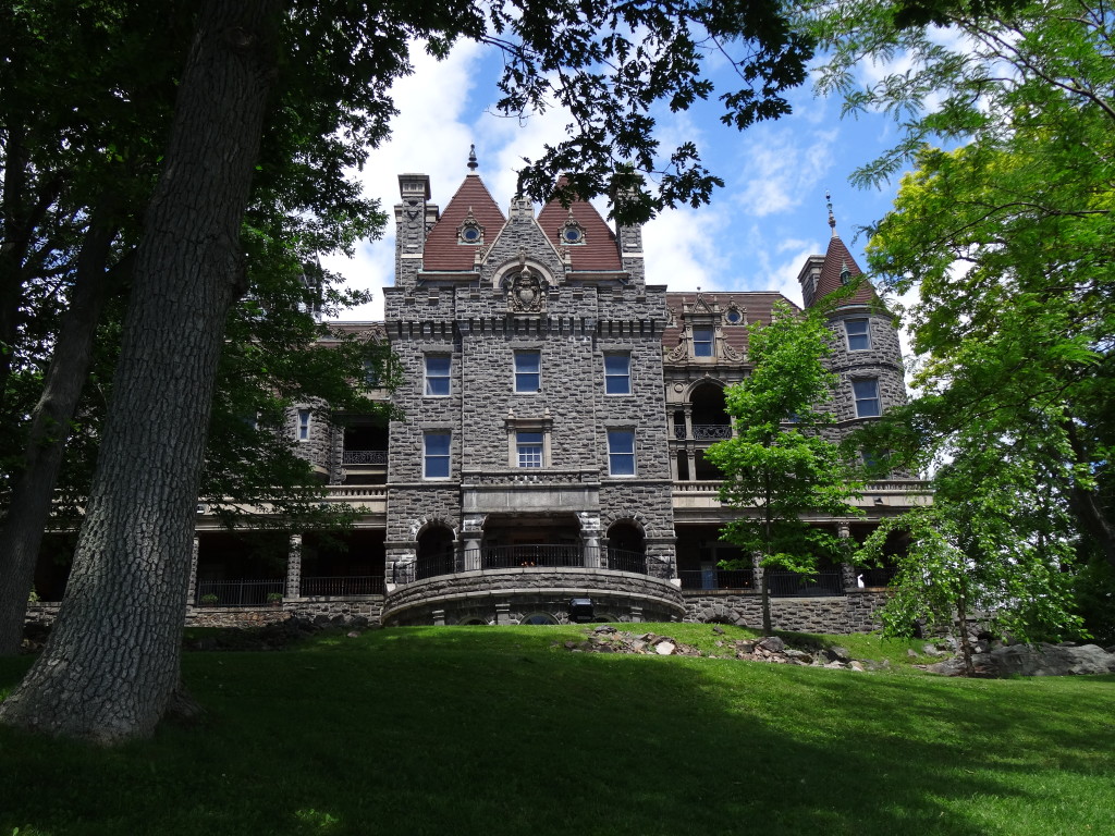 Boldt Castle I Western Sakiori