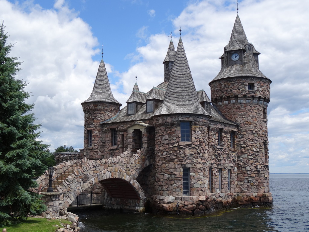 Boldt Castle I Western Sakiori